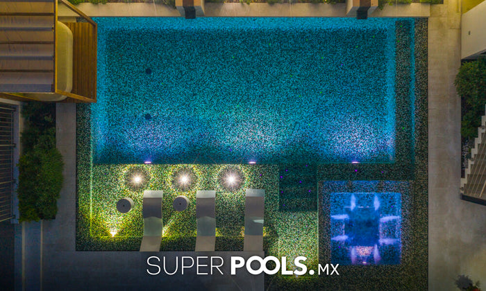 Instala iluminación segura en tu piscina