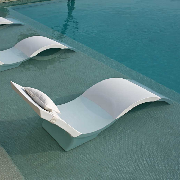 Camastro Marca Ledge Lounger Modelo Signature Chaise Deep, Para Albercas y Áreas Exteriores