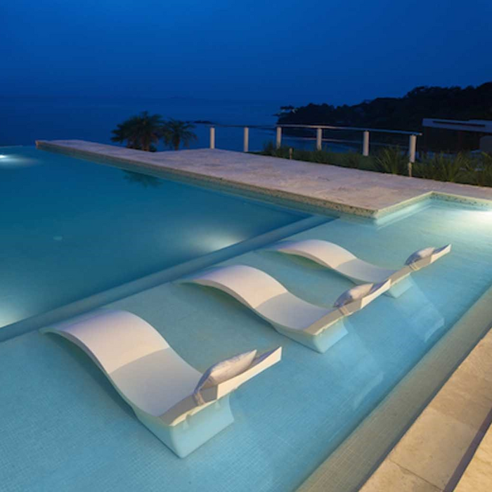 Camastro Marca Ledge Lounger Modelo Signature Chaise Deep, Para Albercas y Áreas Exteriores